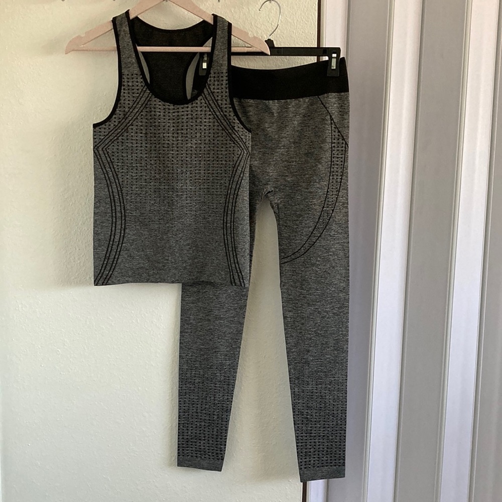 JVINI 2-Piece Grey Workout Set